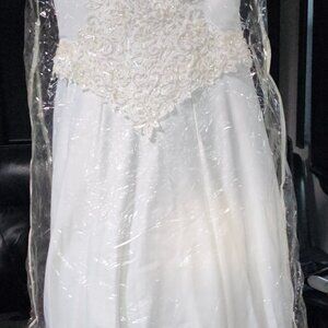 Beautiful NEW Wedding Dress